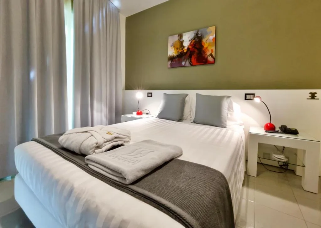 Camera Matrimoniale Comfort — Monaco Suites Hotel