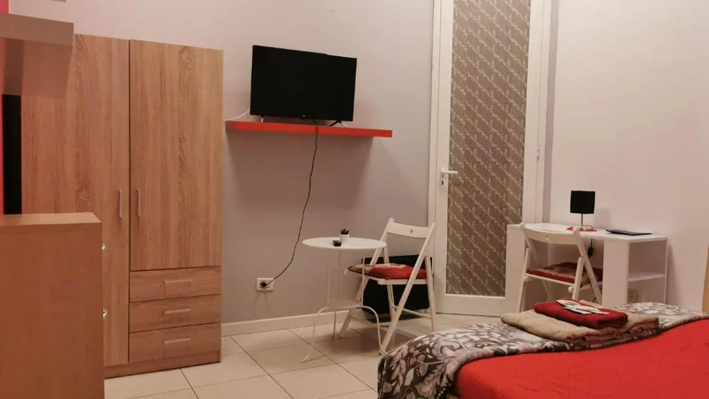 Double Room with Shared Bathroom — Affittacamere Guerrero Rooms