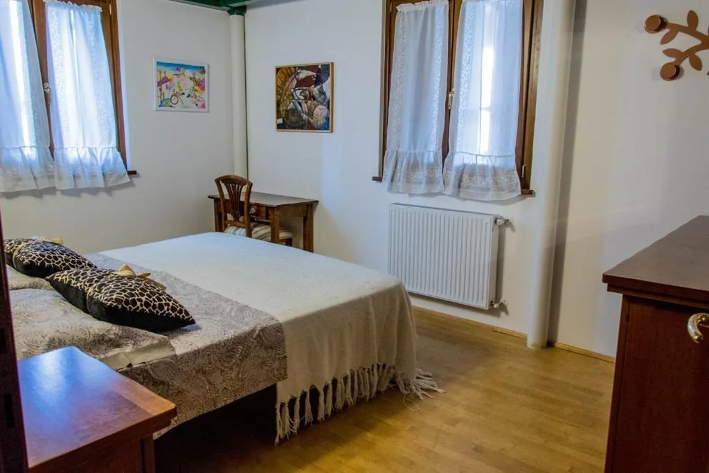 Camera Matrimoniale con Bagno in Comune — B&B Ca’neva