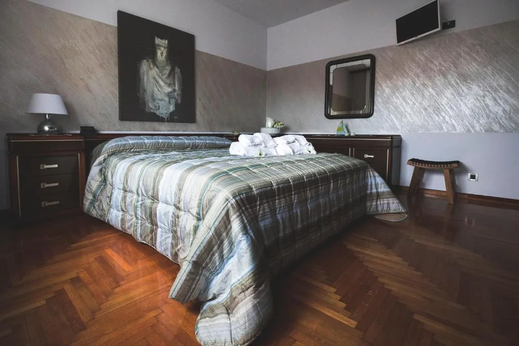 Camera Matrimoniale con Bagno in Comune — da Vanilla affittacamere