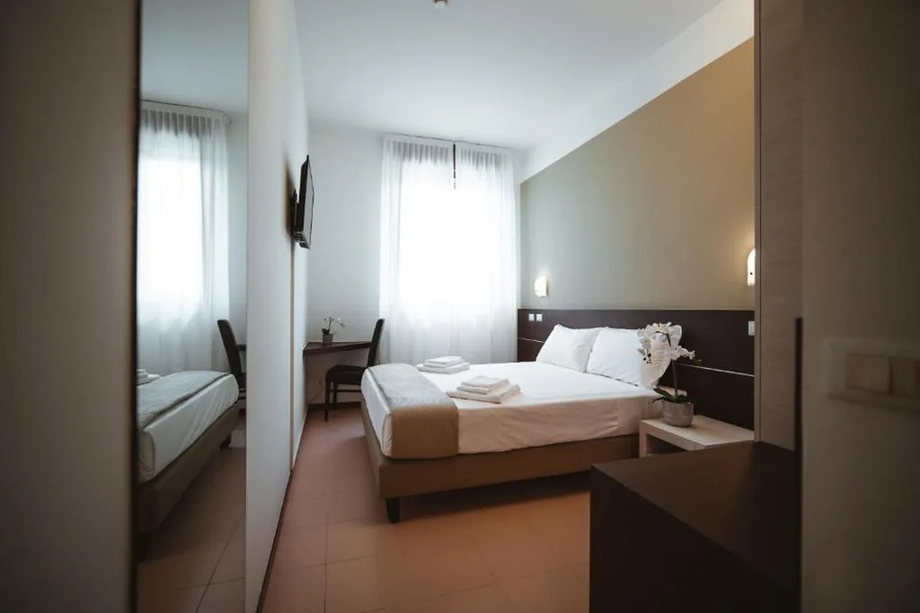 Camera Matrimoniale con Bagno Privato — Albergo Commercio
