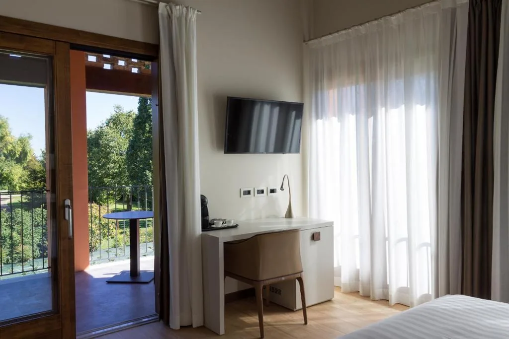 Camera Matrimoniale con Bagno Privato — Crystal Luxury House