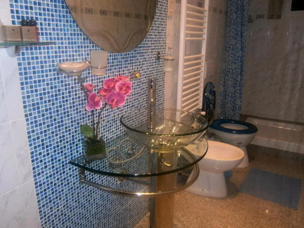 Camera Matrimoniale con Bagno Privato Esterno — B&B Ametista