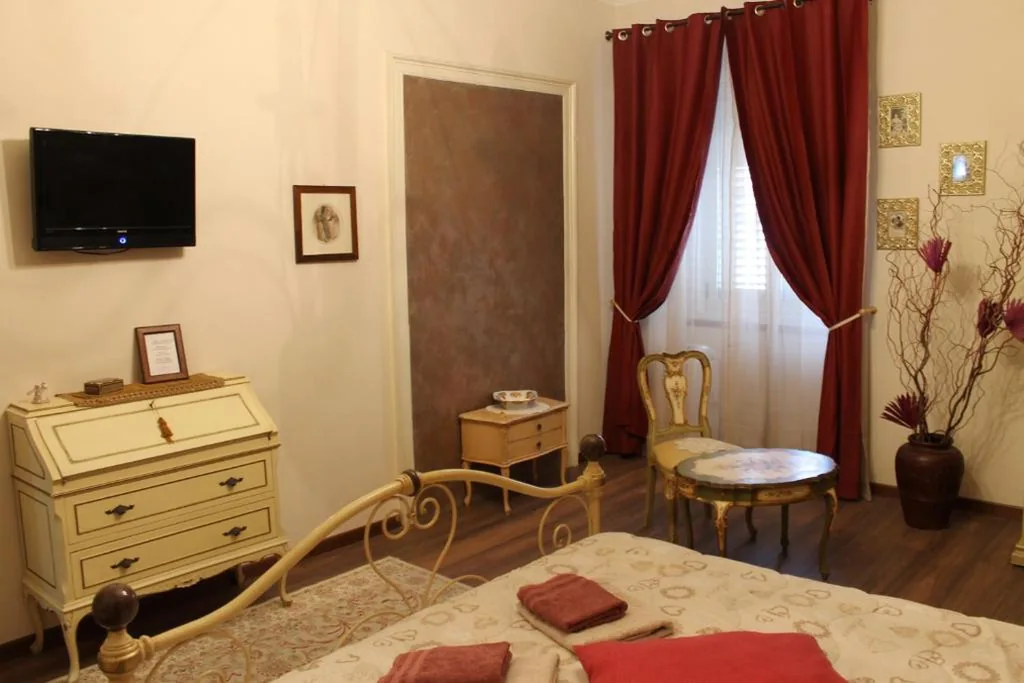 Camera Matrimoniale con Bagno Privato Esterno — Bed and Breakfast al Cucherle