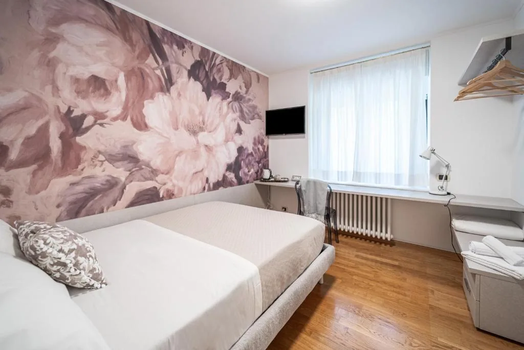 Camera Matrimoniale con Bagno Privato Esterno — Villa Bonafata b&b