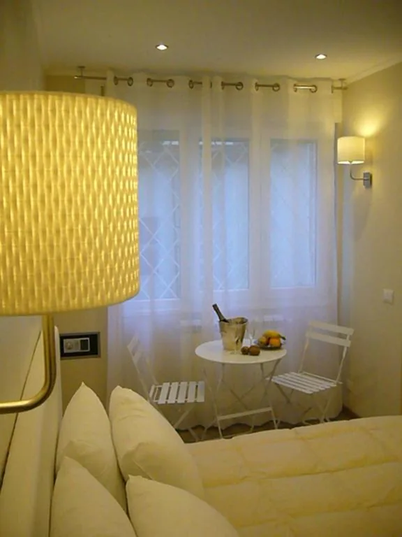 Double Room with Private Bathroom — Grignetti Bed