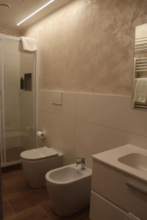 Camera Matrimoniale con Bagno Privato — Guest House Italo & Anna