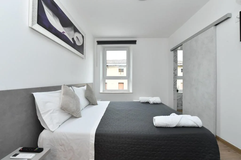 Double Room with Private Bathroom — Mondeo B&B