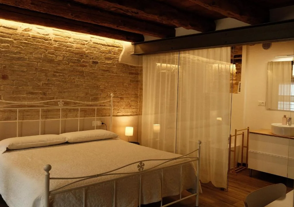 Camera Matrimoniale con Bagno Privato — Onda Marina B&B Superior