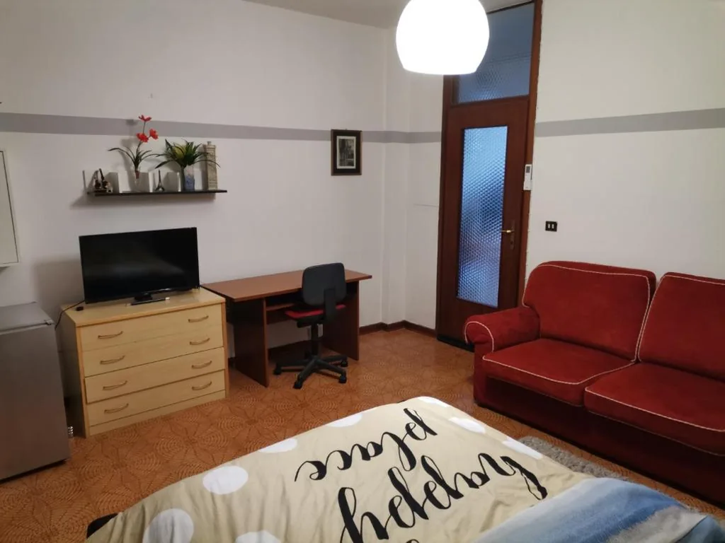 Double Room with Balcony — Ampia camera con balcone privato