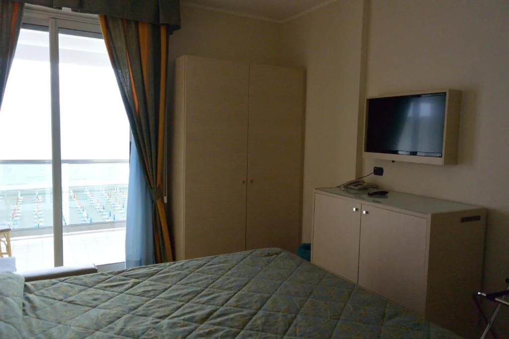 Double Room with Balcony and Sea View — Hotel Columbus