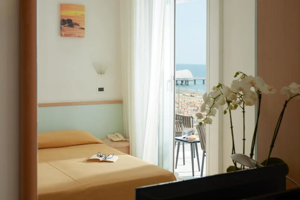 Camera Matrimoniale con Balcone e Vista Mare — Hotel Pelikan