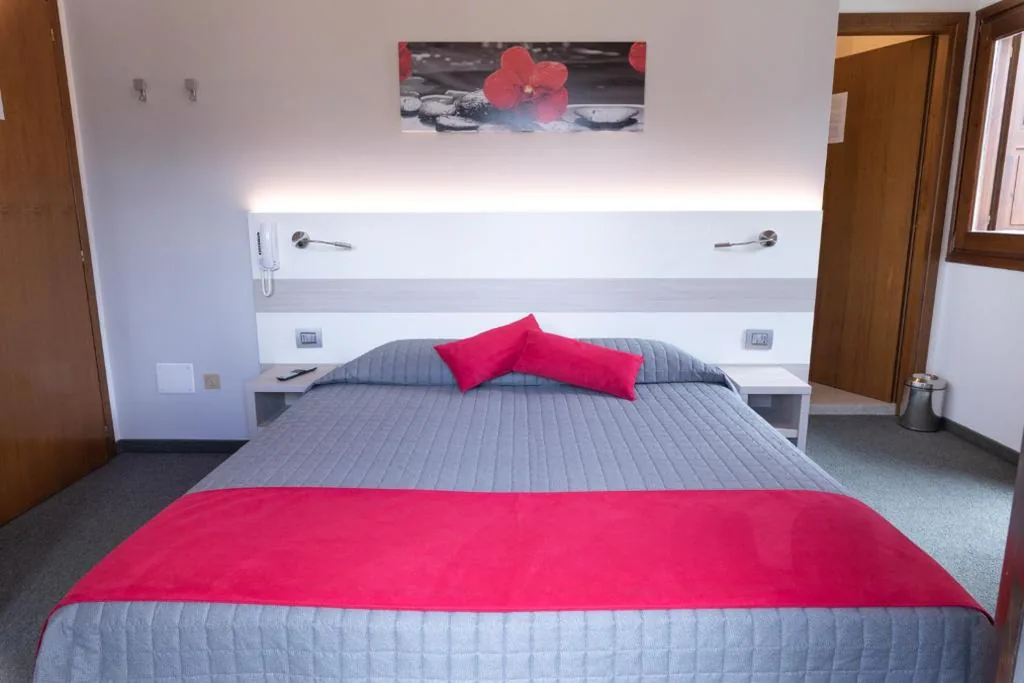 Double Room with Balcony — Hotel Del Negro