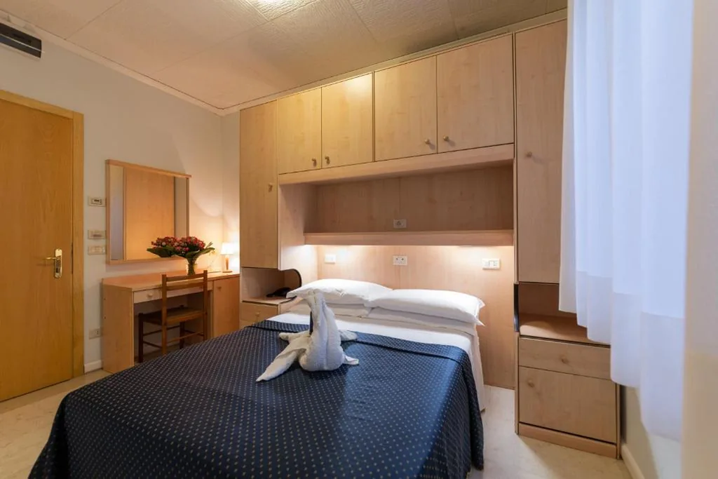 Camera Matrimoniale con Letto a una Piazza e Mezza — Hotel Mimosa