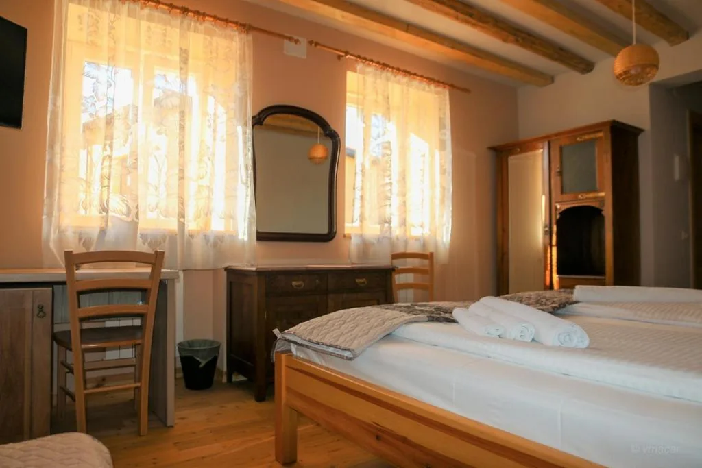 Camera Matrimoniale con Letto Supplementare — Casa Lenka