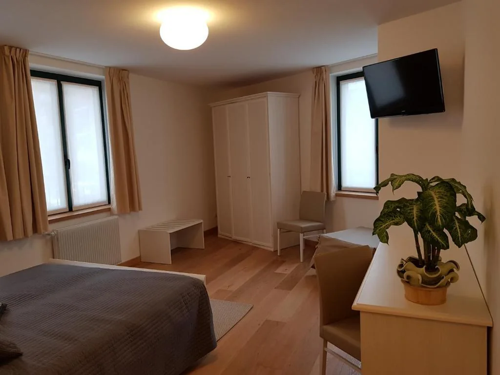 Double Room with Extra Bed — I Personaggi
