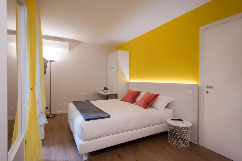 Camera Matrimoniale con Letto Supplementare — ZONA 30 Bike Guesthouse