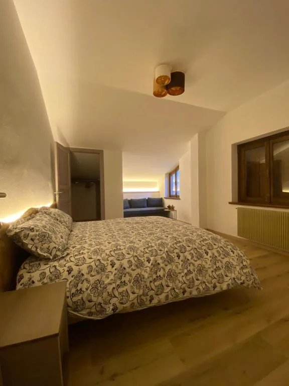 Camera Matrimoniale con Vista Montagna — Affittacamere Il Pettirosso