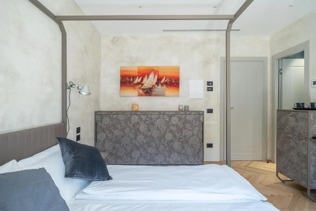 Camera Matrimoniale Deluxe con 1 Letto Supplementare — Sea Garden Apartments & Rooms