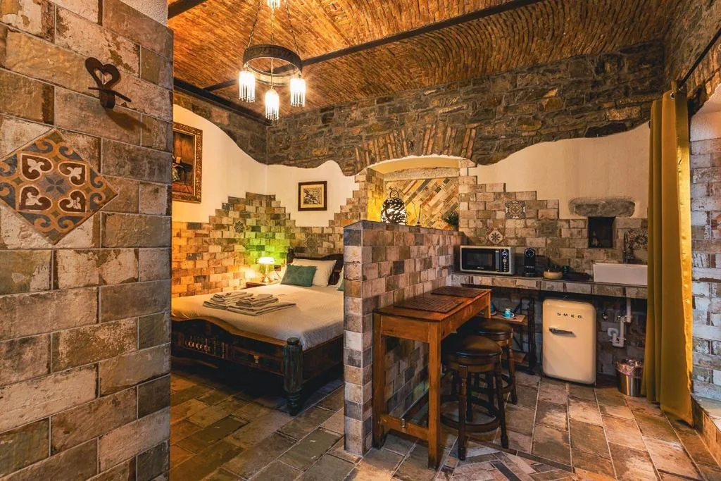 Deluxe Double Room with Balcony — AQUILA D’ORO TRIESTE