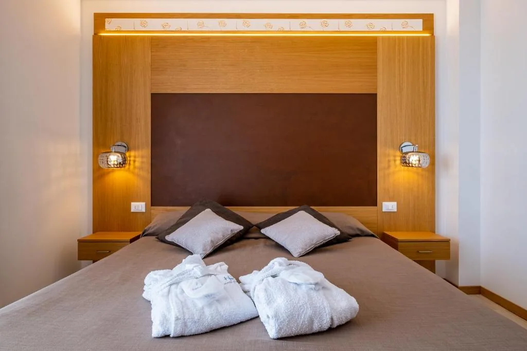 Deluxe Double Room with Balcony — Hotel Mare