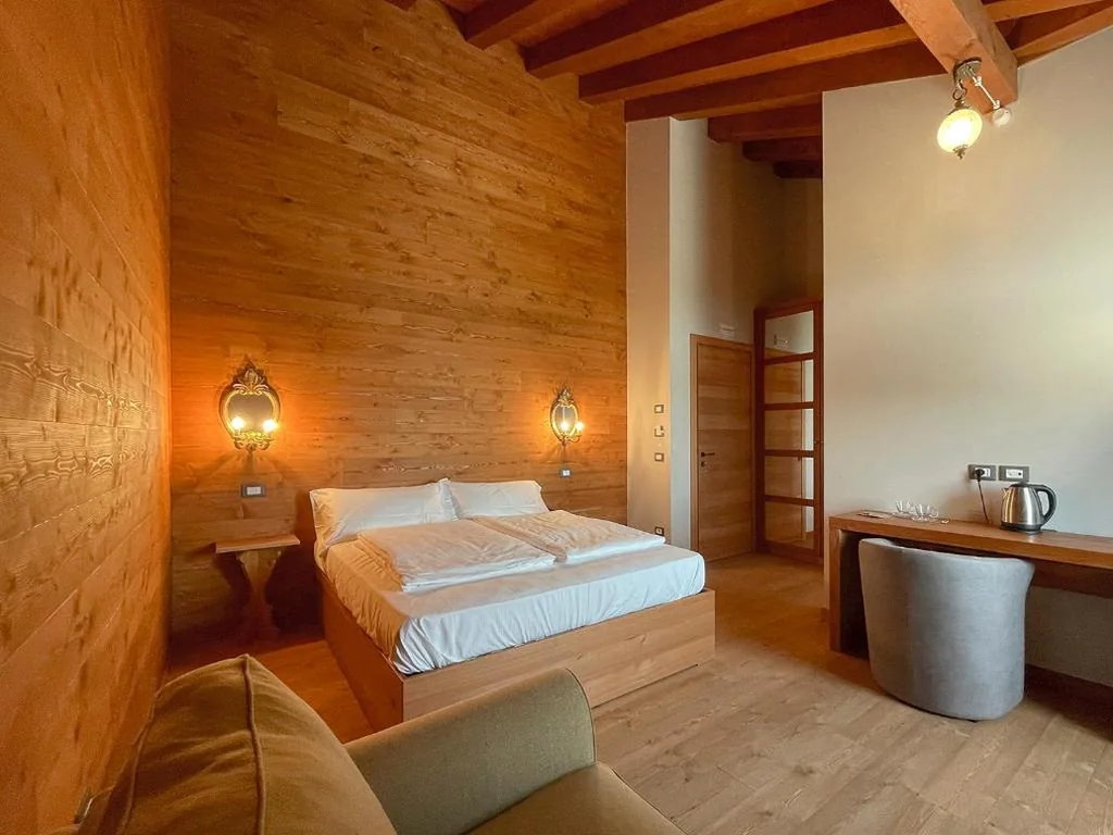 Camera Matrimoniale Deluxe con Balcone — Relais Sauc & SPA – Agriturismo