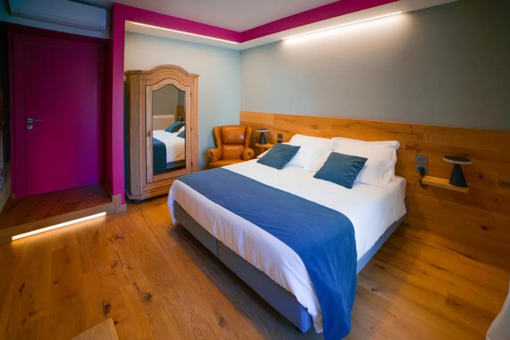 Deluxe Double Room with Balcony — The Lion’s Den BnB