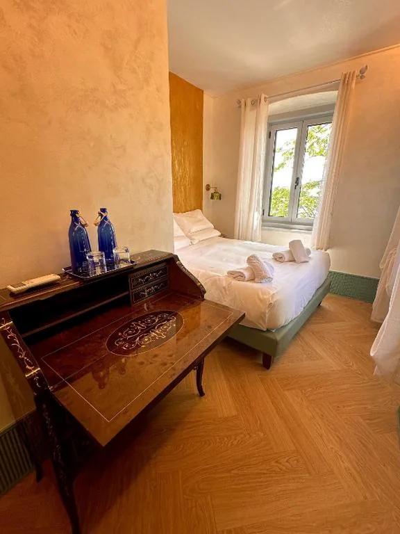 Camera Matrimoniale Deluxe con Balcone — Villa Tergeste