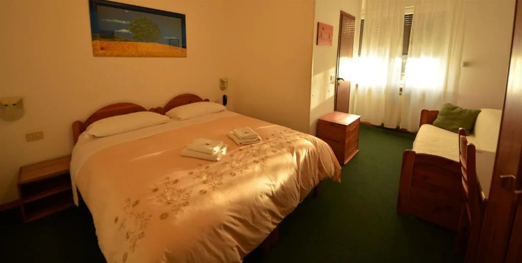 Camera Matrimoniale/Doppia con Letti Singoli — Albergo Alla Valle di Banne