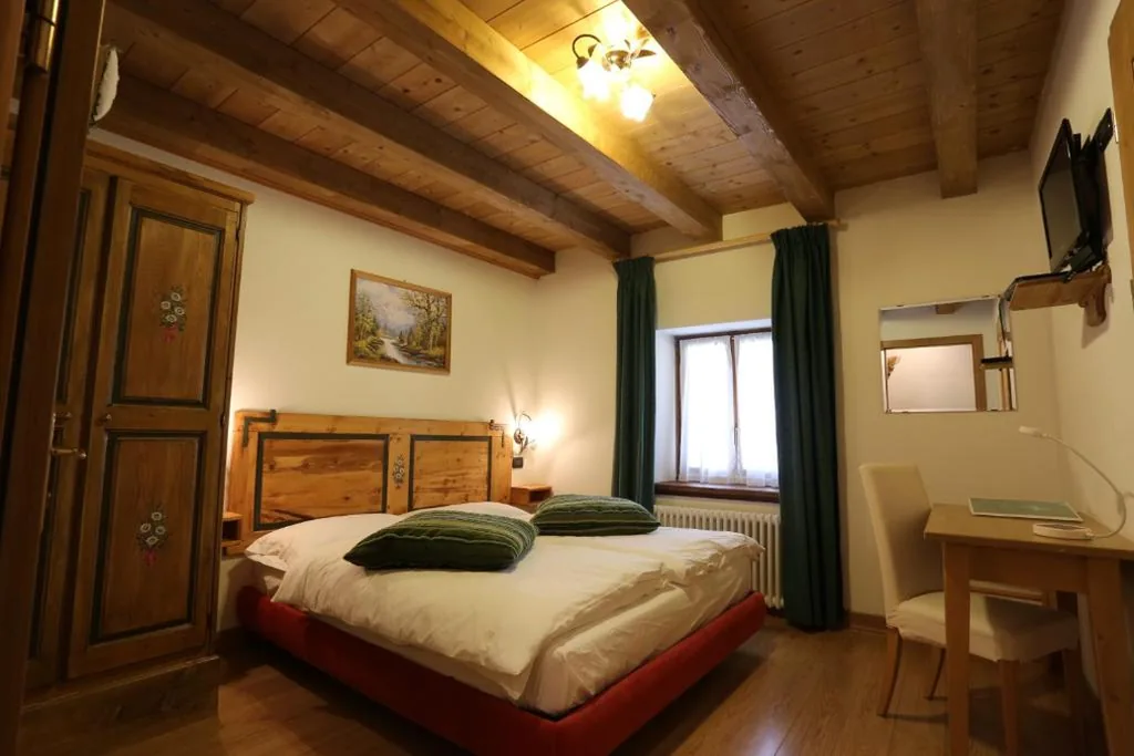 Camera Matrimoniale/Doppia con Letti Singoli — Albergo Centrale
