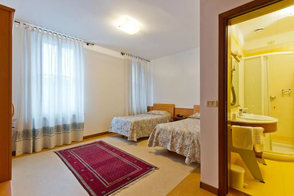 Double Room with Single Beds — Albergo Roma
