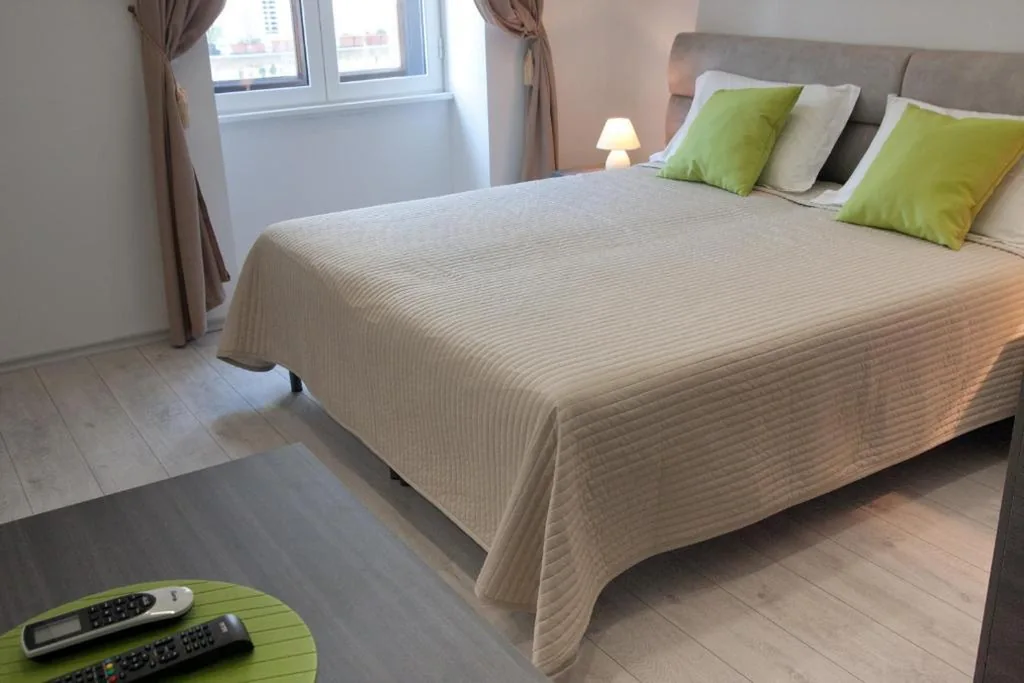 Camera Matrimoniale/Doppia con Letti Singoli — Brilliant Room