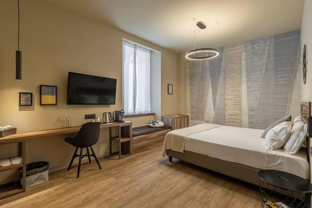 Double/Twin Room with Private Bathroom — 9 stanze – Boutique Rooms