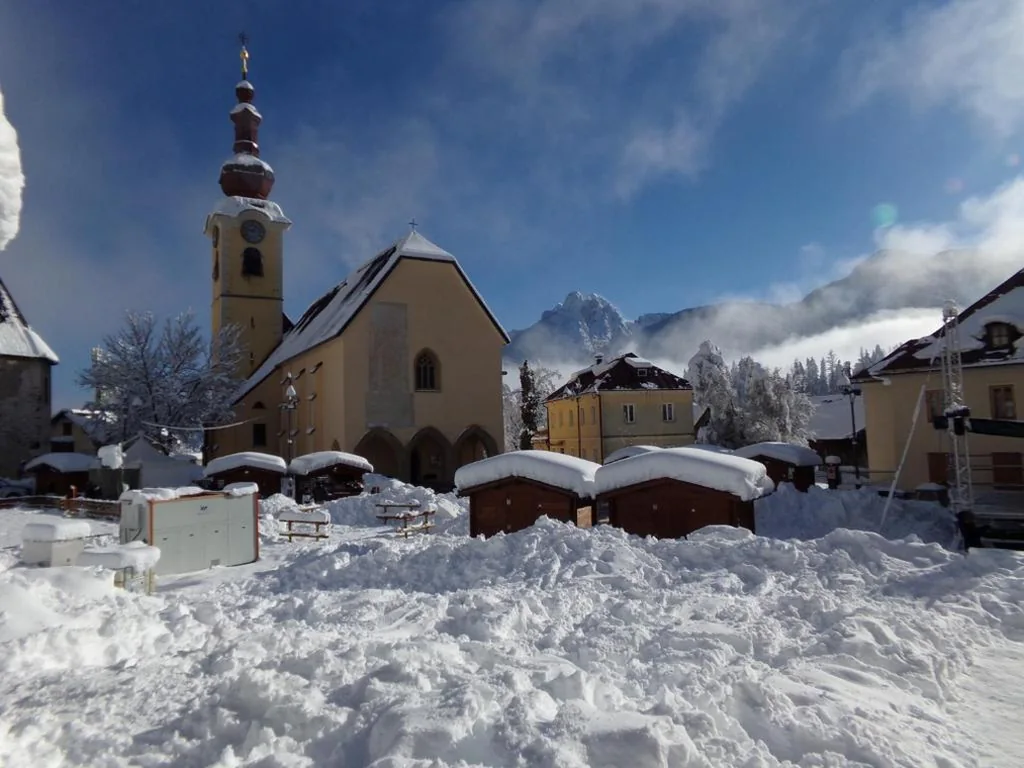 Camera Matrimoniale/Doppia con Letti Singoli con Bagno Privato Esterno — Affittacamere Fiocco di Neve