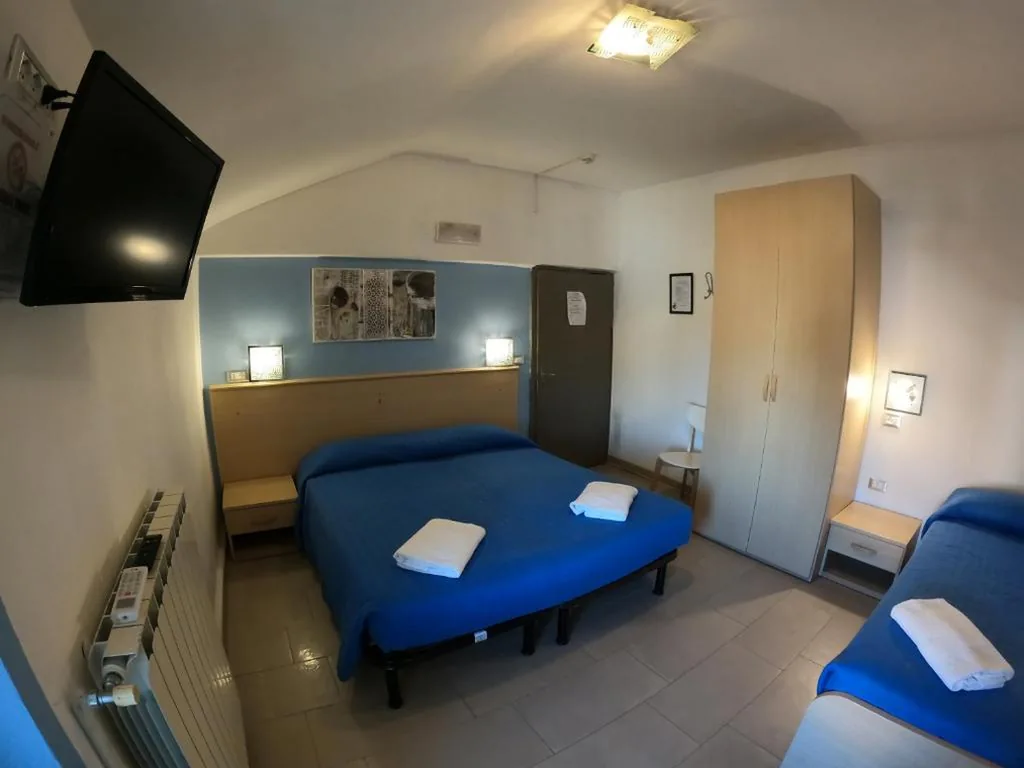 Double/Twin Room with Shared Bathroom — Albergo La Caravella