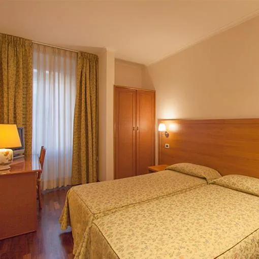 Camera Matrimoniale/Doppia con Letti Singoli con Bagno — Albergo Trattoria AL TAJ