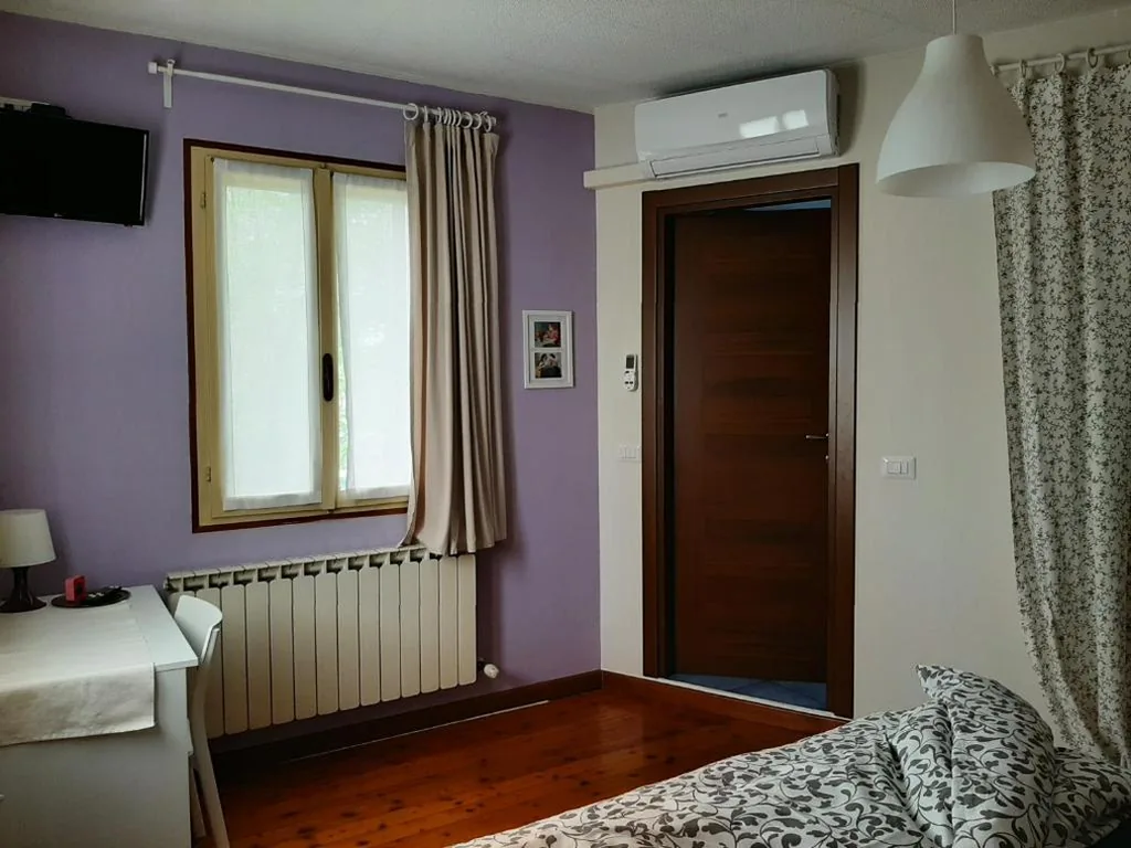 Camera Matrimoniale/Doppia con Letti Singoli con Bagno Privato — cà bianca