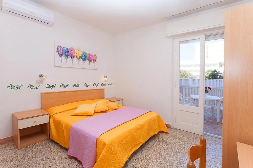Camera Matrimoniale/Doppia con Letti Singoli con Balcone — Hotel Amalfi & Dépendance