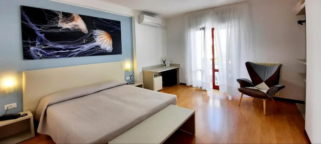 Double/Twin Room with Balcony — Hotel Carol