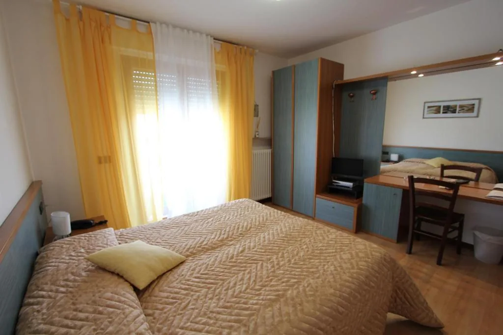 Double/Twin Room with Balcony — Hotel Marea