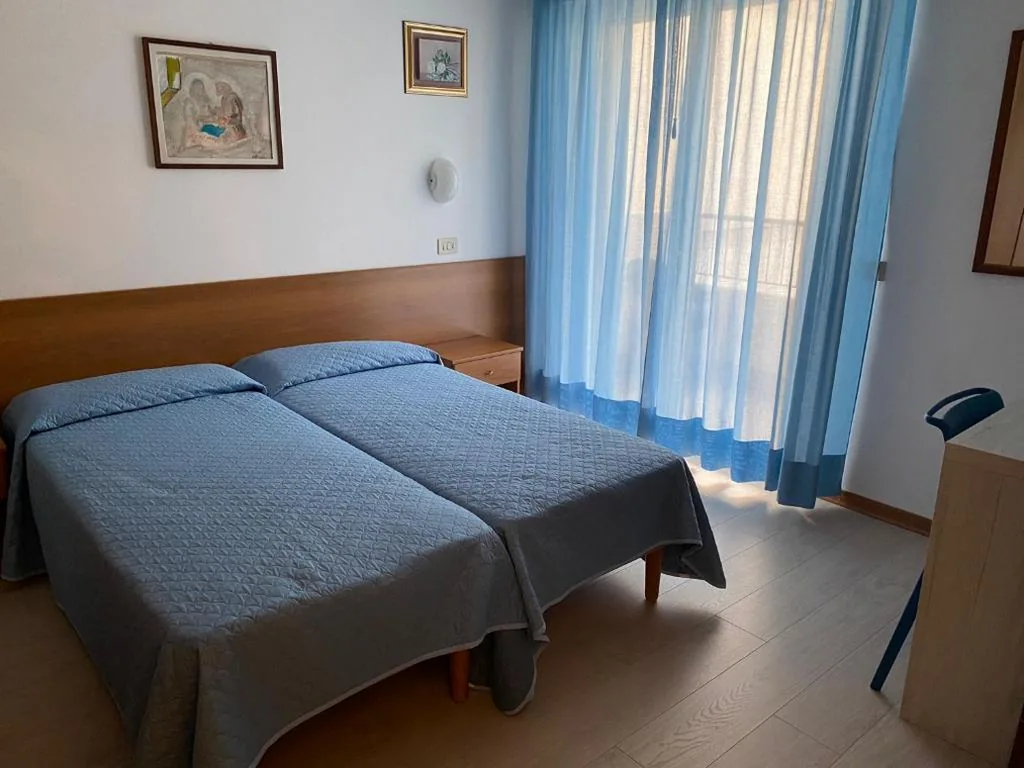 Camera Matrimoniale/Doppia con Letti Singoli con Balcone — Hotel Meublè Villa Patrizia