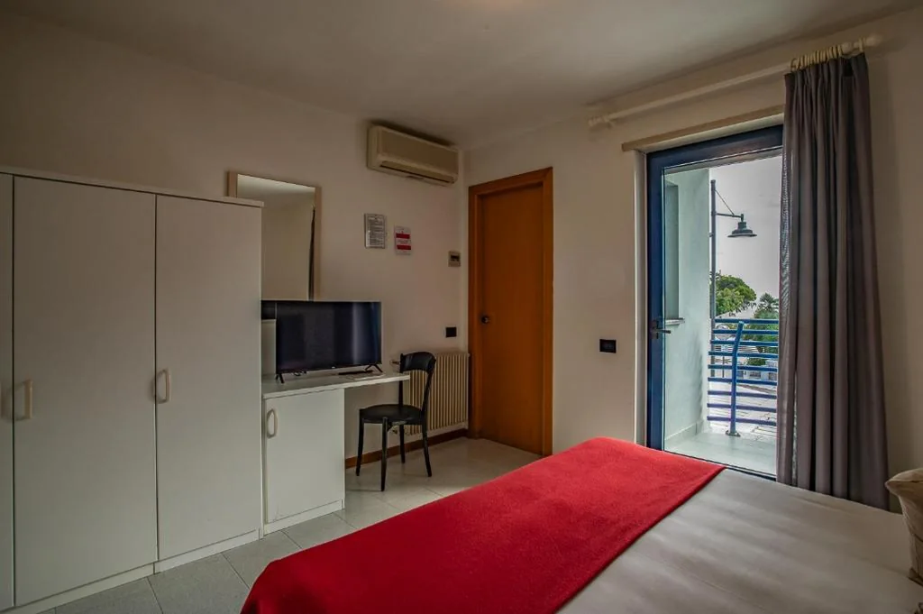 Double/Twin Room with Balcony — Hotel Sirenetta