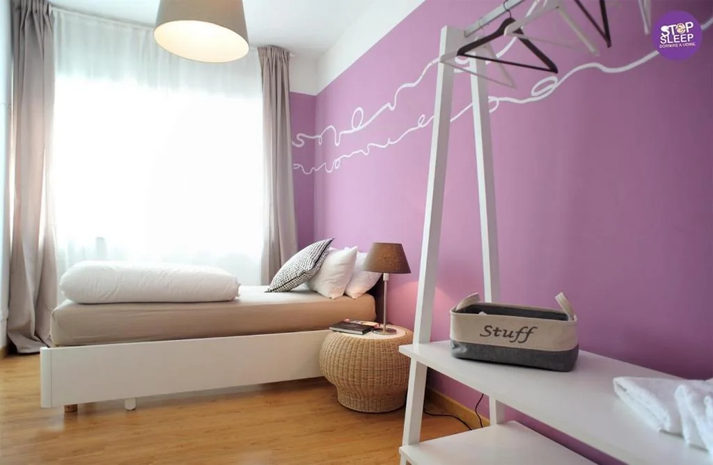Camera Matrimoniale/Doppia con Letti Singoli con Bagno Privato Esterno — Stop & Sleep Udine