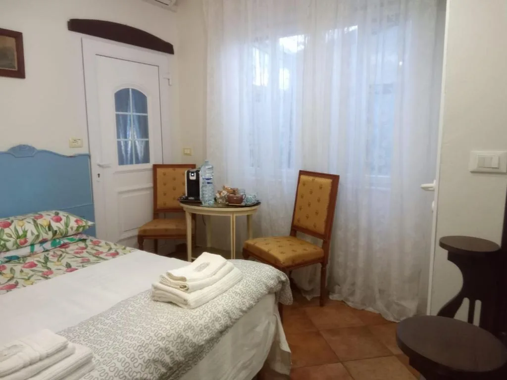 Double/Twin Room with Bathroom — Villa Fiorita