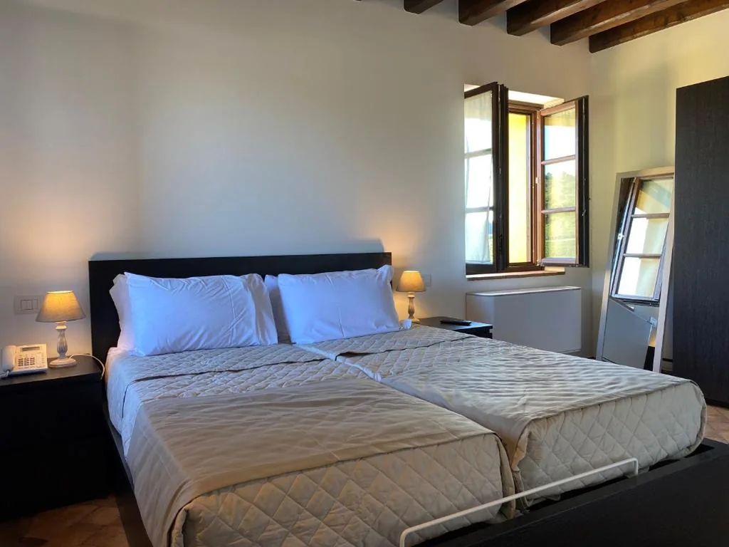 Camera Matrimoniale/Doppia con Letti Singoli con Vista — Al Pompiere – Wine and rooms