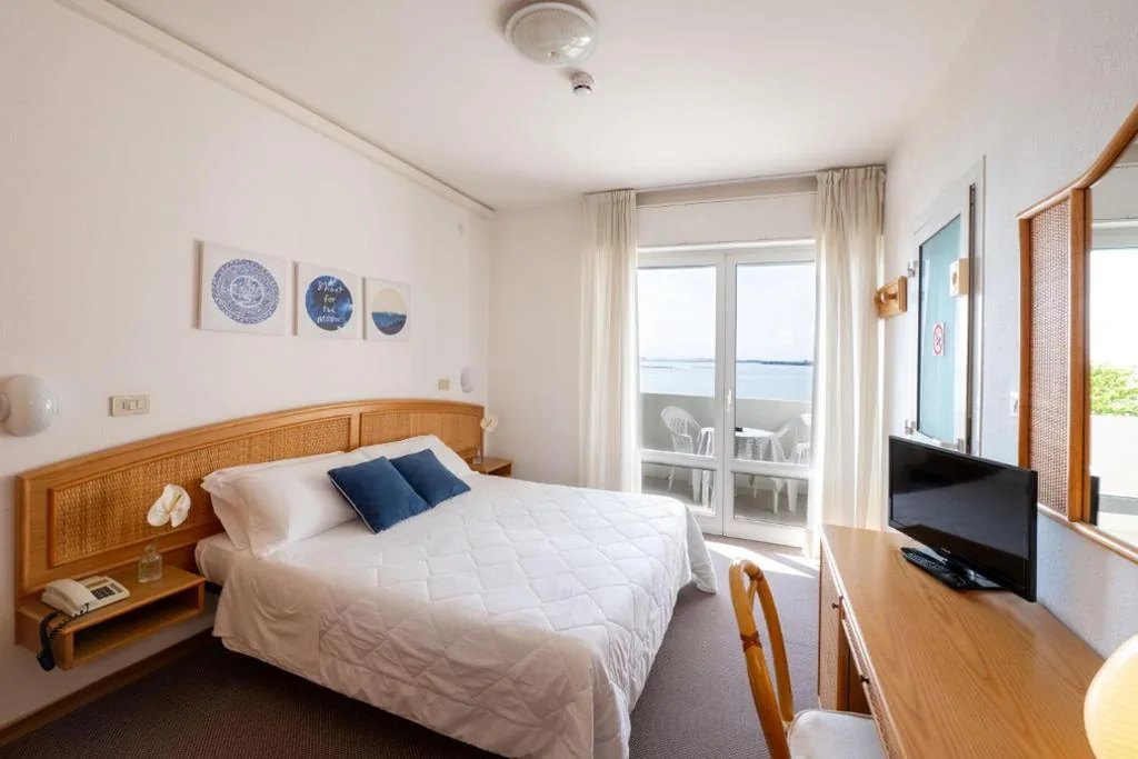 Double/Twin Room with a View — Hotel Capri
