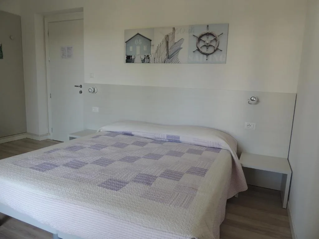 Camera Matrimoniale/Doppia con Letti Singoli — Hotel ai Fiori