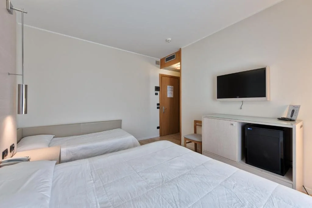 Double/Twin Room with Single Beds — Hotel Columbus