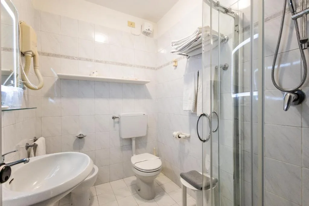 Camera Matrimoniale/Doppia con Letti Singoli — Hotel Meridianus