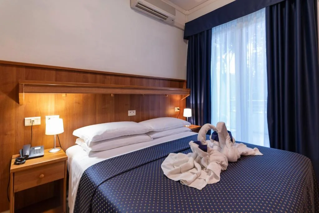 Camera Matrimoniale/Doppia con Letti Singoli — Hotel Mimosa